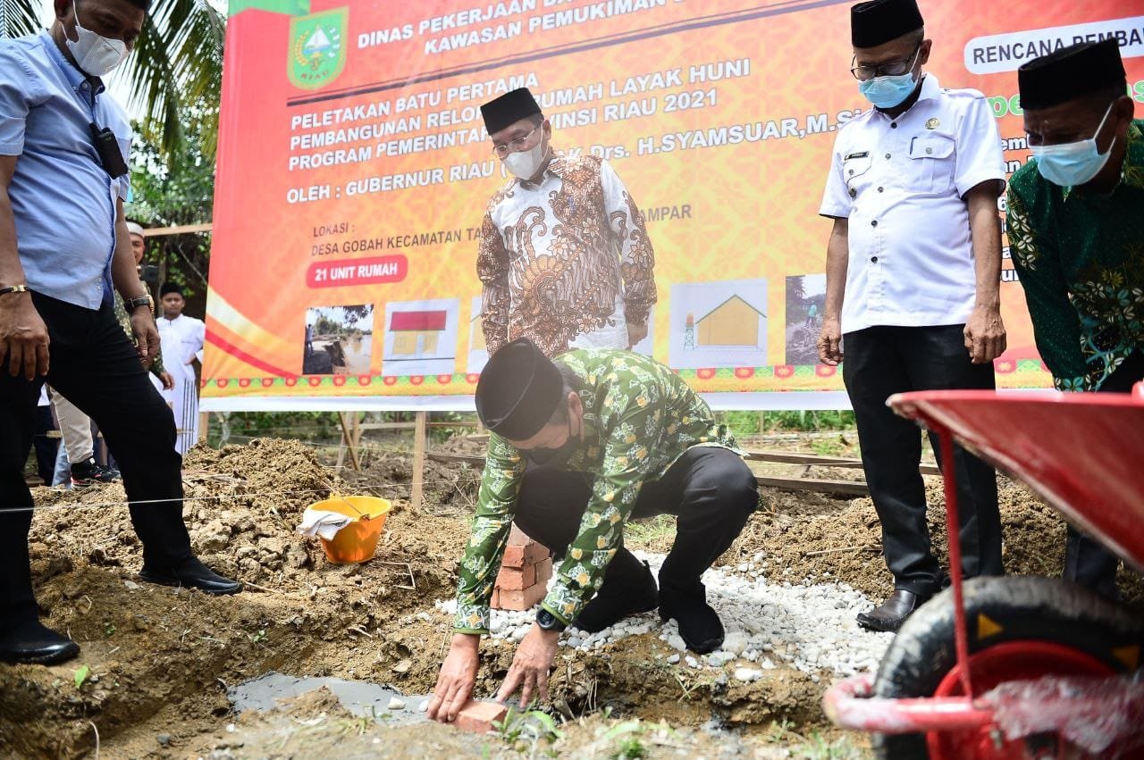 Resmikan Pondok Pesantren Di Desa Gobah Gubri Letakan Batu Pertama