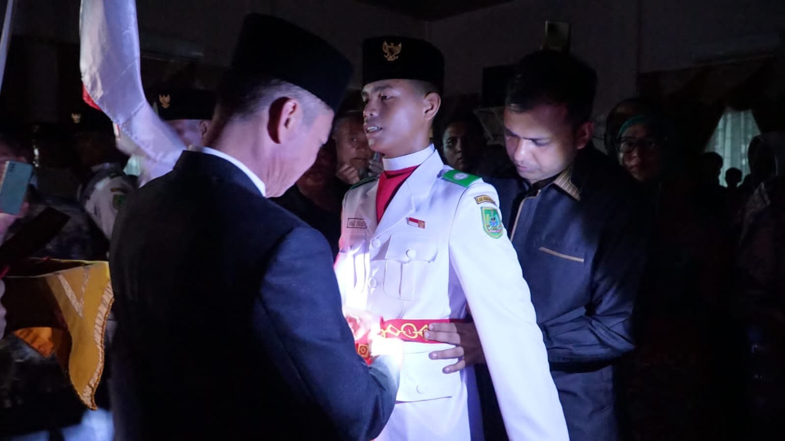 Bupati Rohil Kukuhkan Pasukan Pengibaran Bendera Pusaka Peringatan Hut